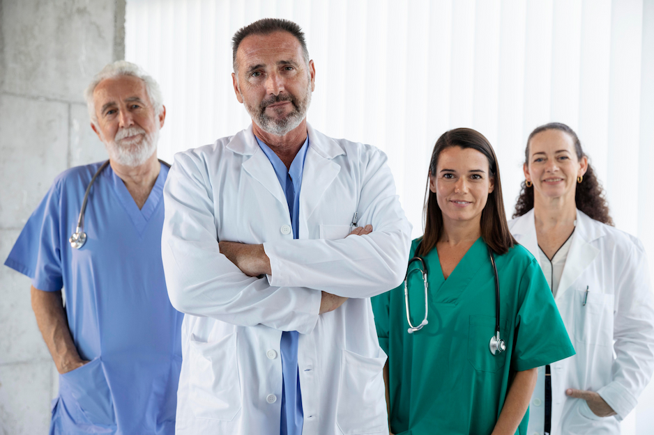 Médicos de la clínica de heridas, pie diabético y ostomias del hospital internacional la católica